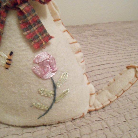 Kitty Cat With Ribbon Embroidery - Picture 4 of 8